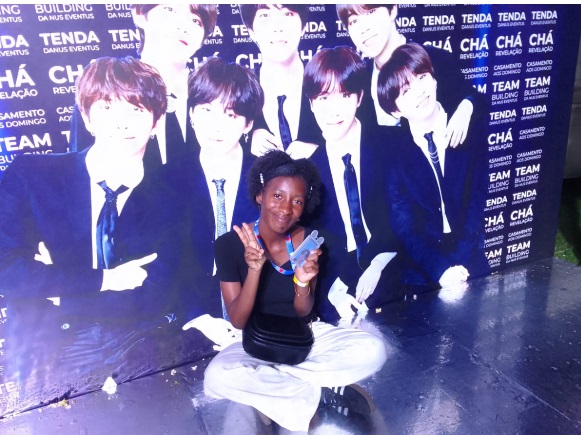 Clube S transmite BTS ao vivo e reúne centenas de fãs em Luanda